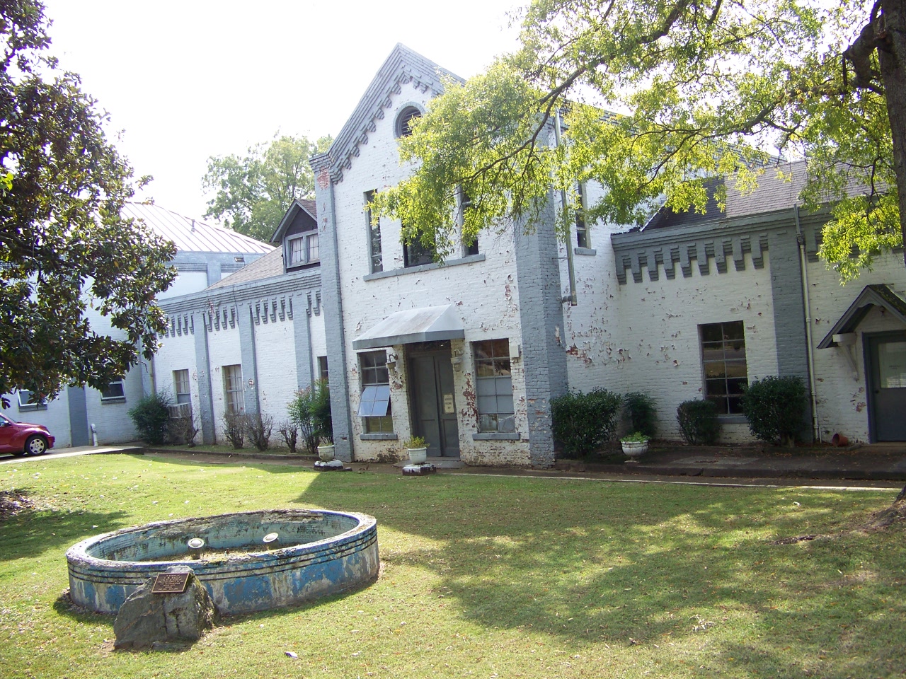 Cedartown Waterworks Building and fountain, photographed in September 2012